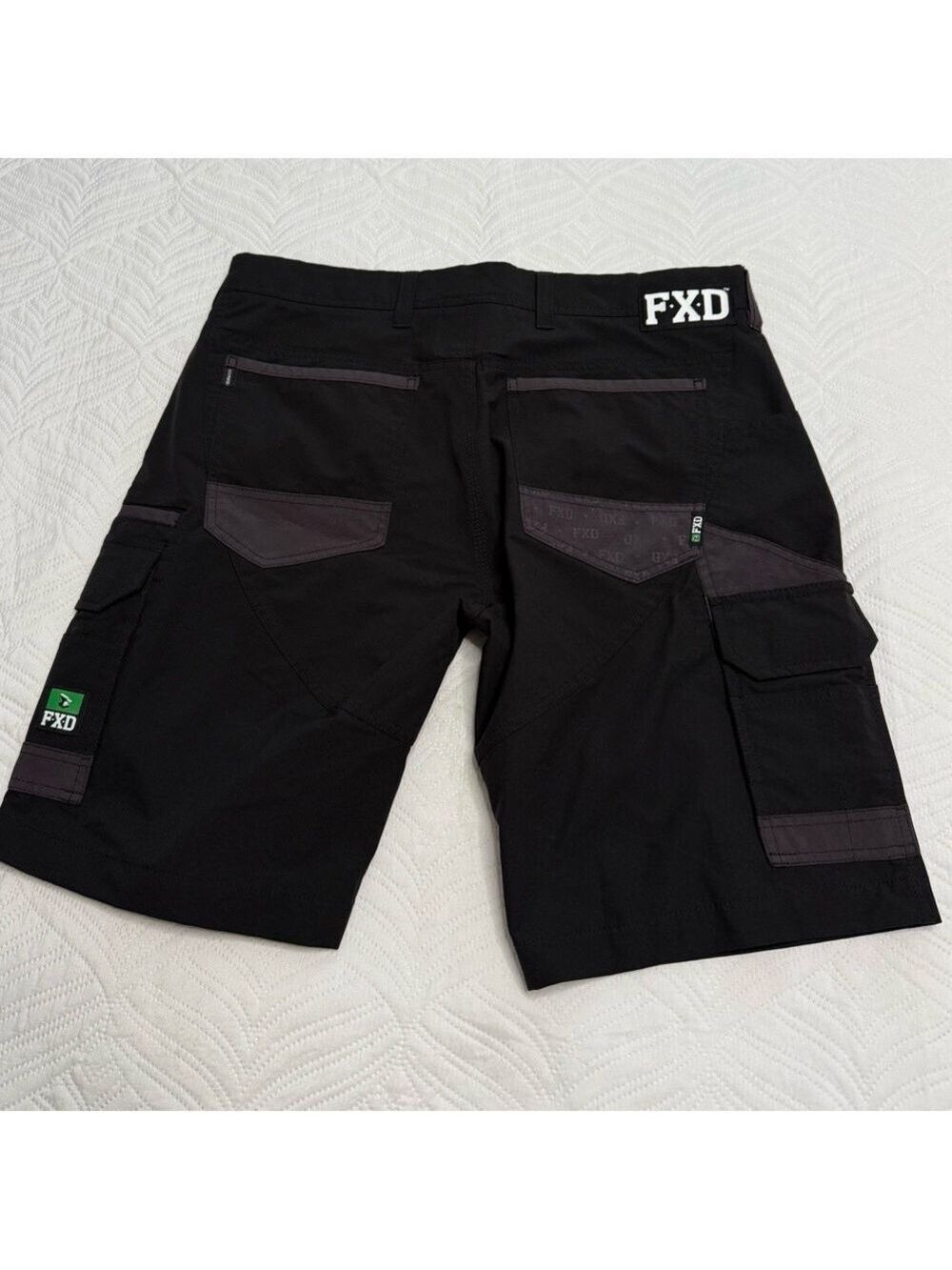 FDX Men’s Black Cargo Shorts. Size 34 - Picture 2 of 9